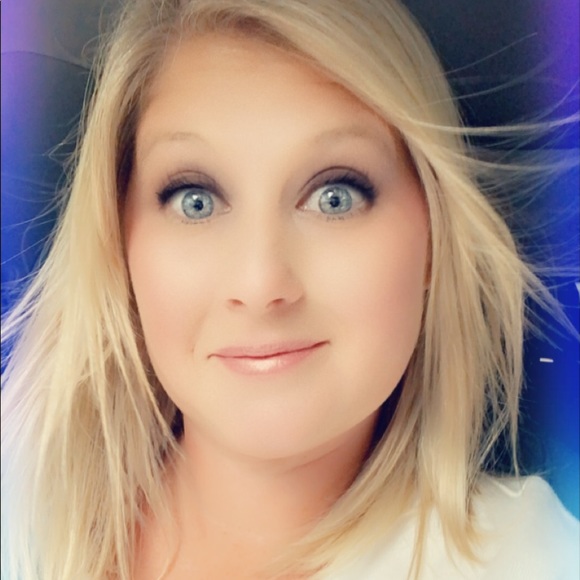 Meet your Posher, Lauren - Picture 1 of 1